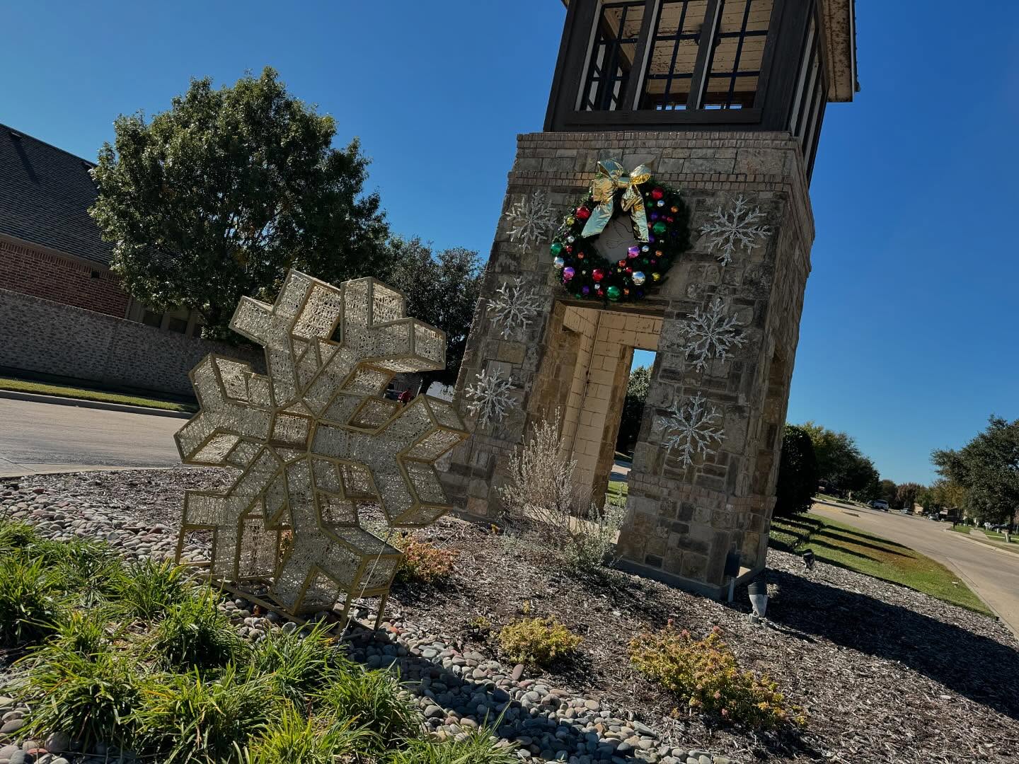 Commercial Christmas lighting installation, photo 80 of 114