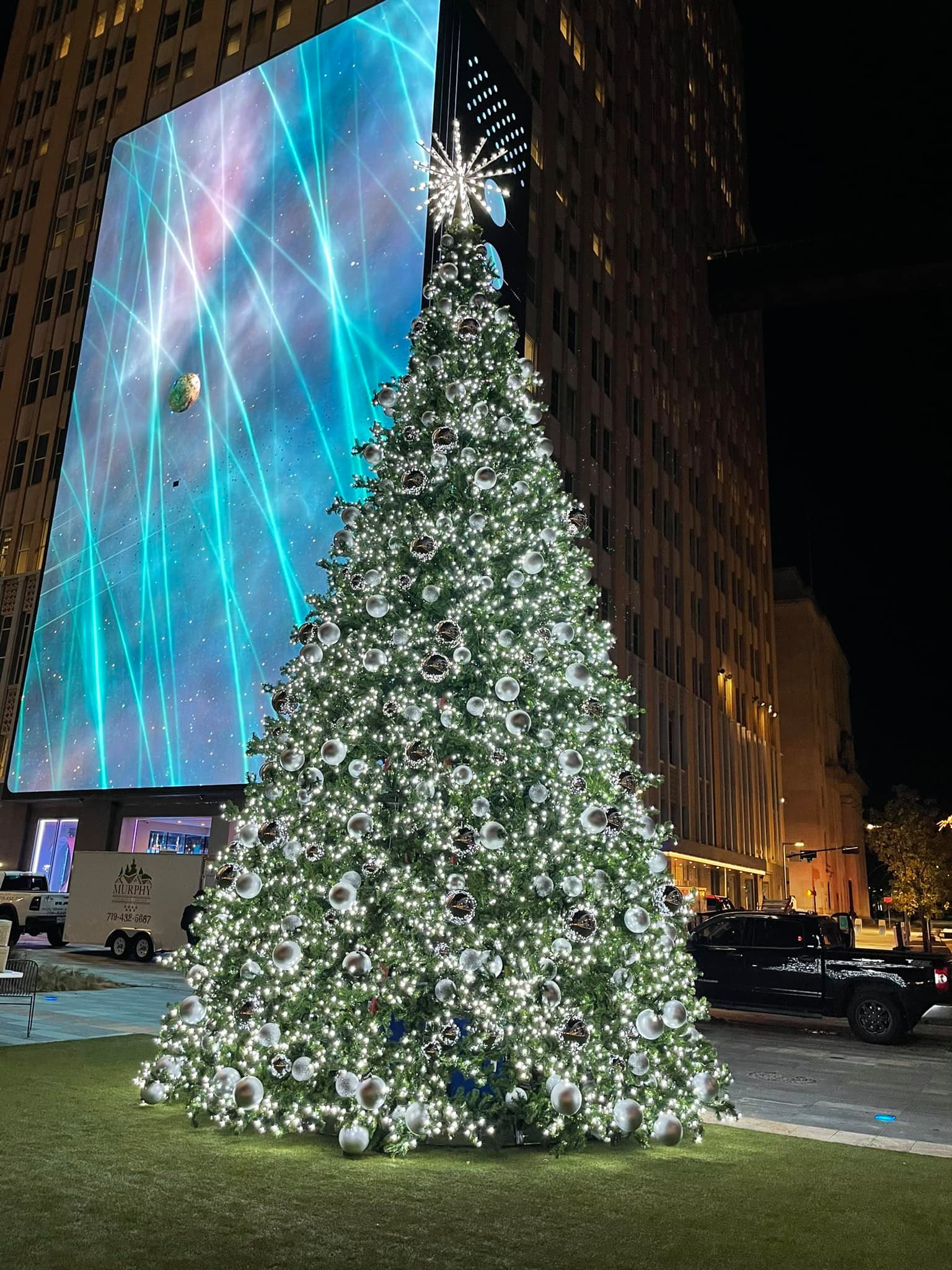 Commercial Christmas lighting installation, photo 17 of 114
