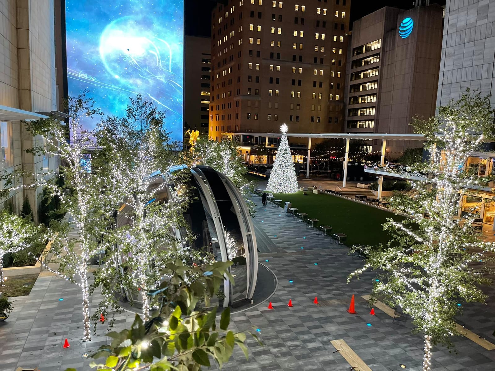 Commercial Christmas lighting installation, photo 18 of 114