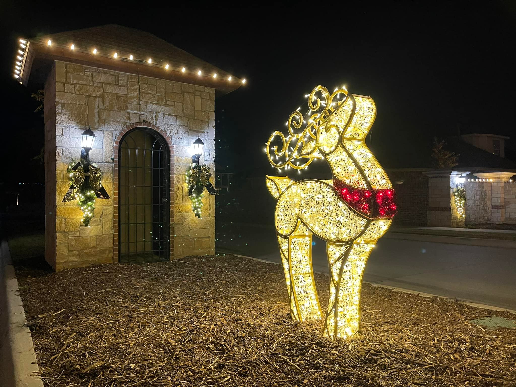 Commercial Christmas lighting installation, photo 19 of 114