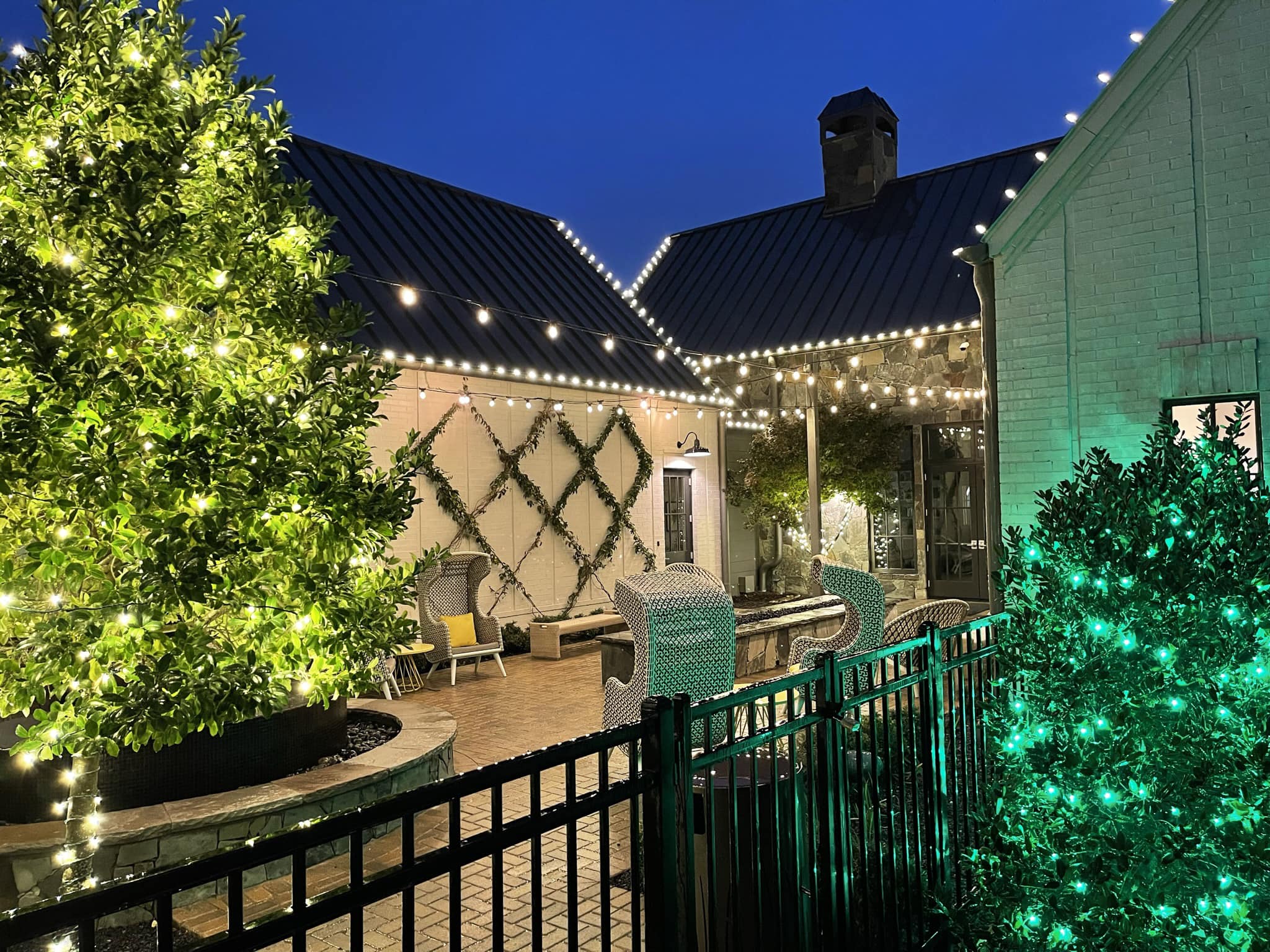 Commercial Christmas lighting installation, photo 41 of 114