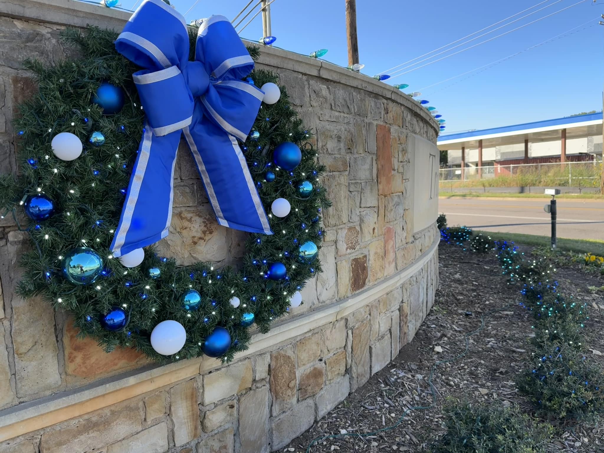 Commercial Christmas lighting installation, photo 47 of 114