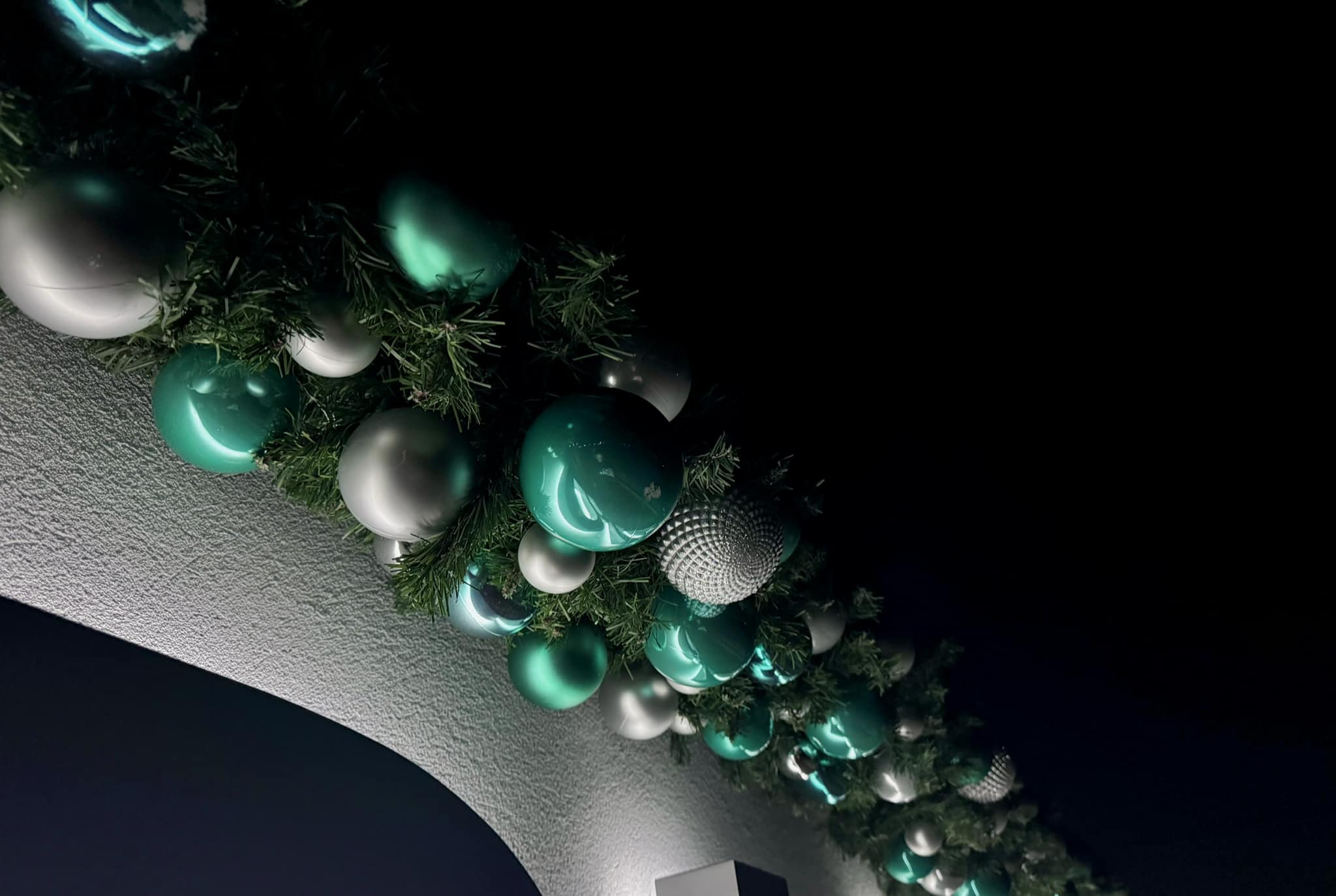 Commercial Christmas lighting installation, photo 50 of 114