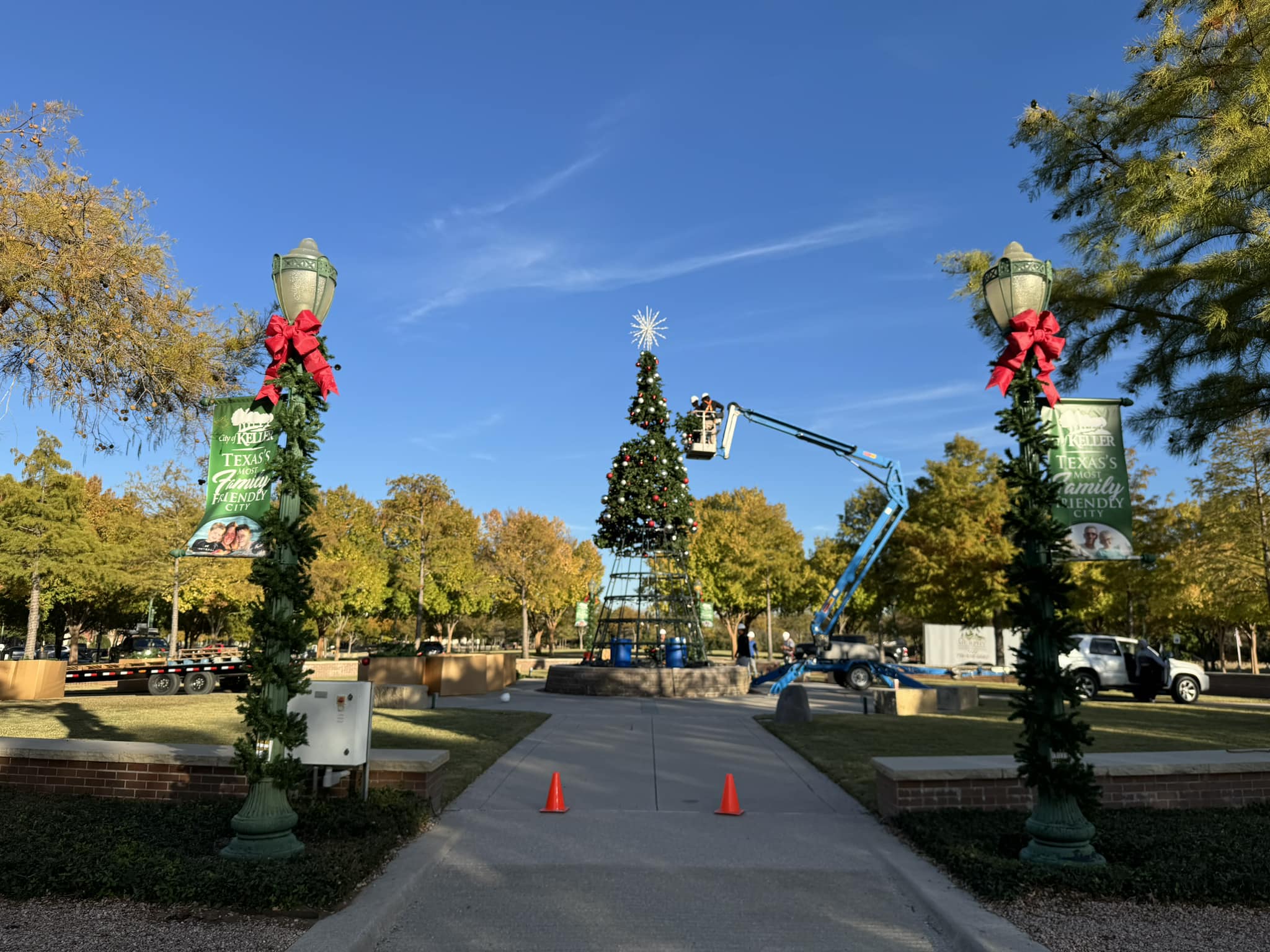 Commercial Christmas lighting installation, photo 51 of 114