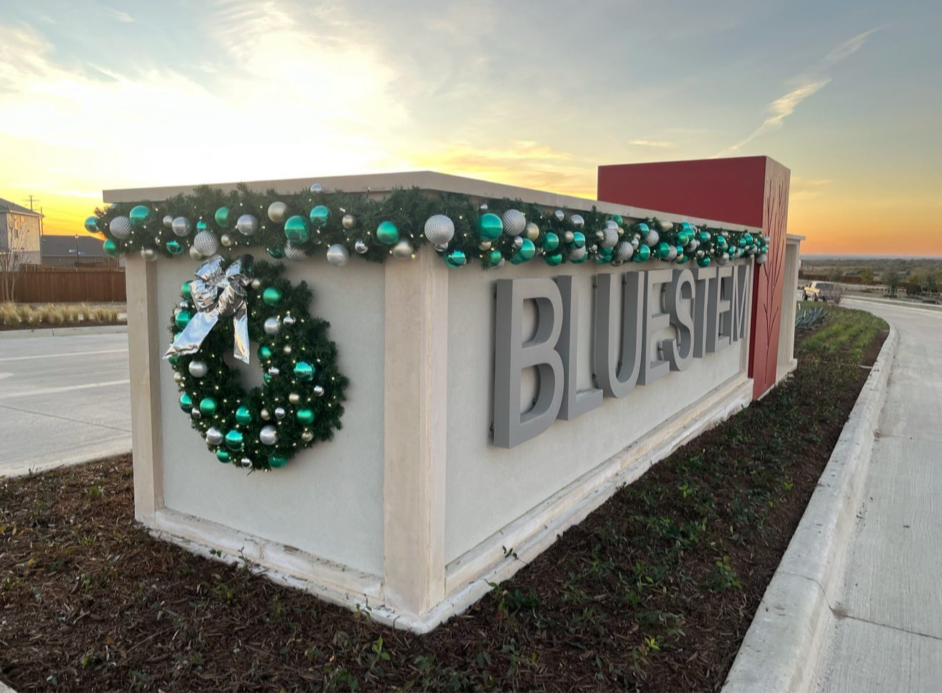 Commercial Christmas lighting installation, photo 61 of 114