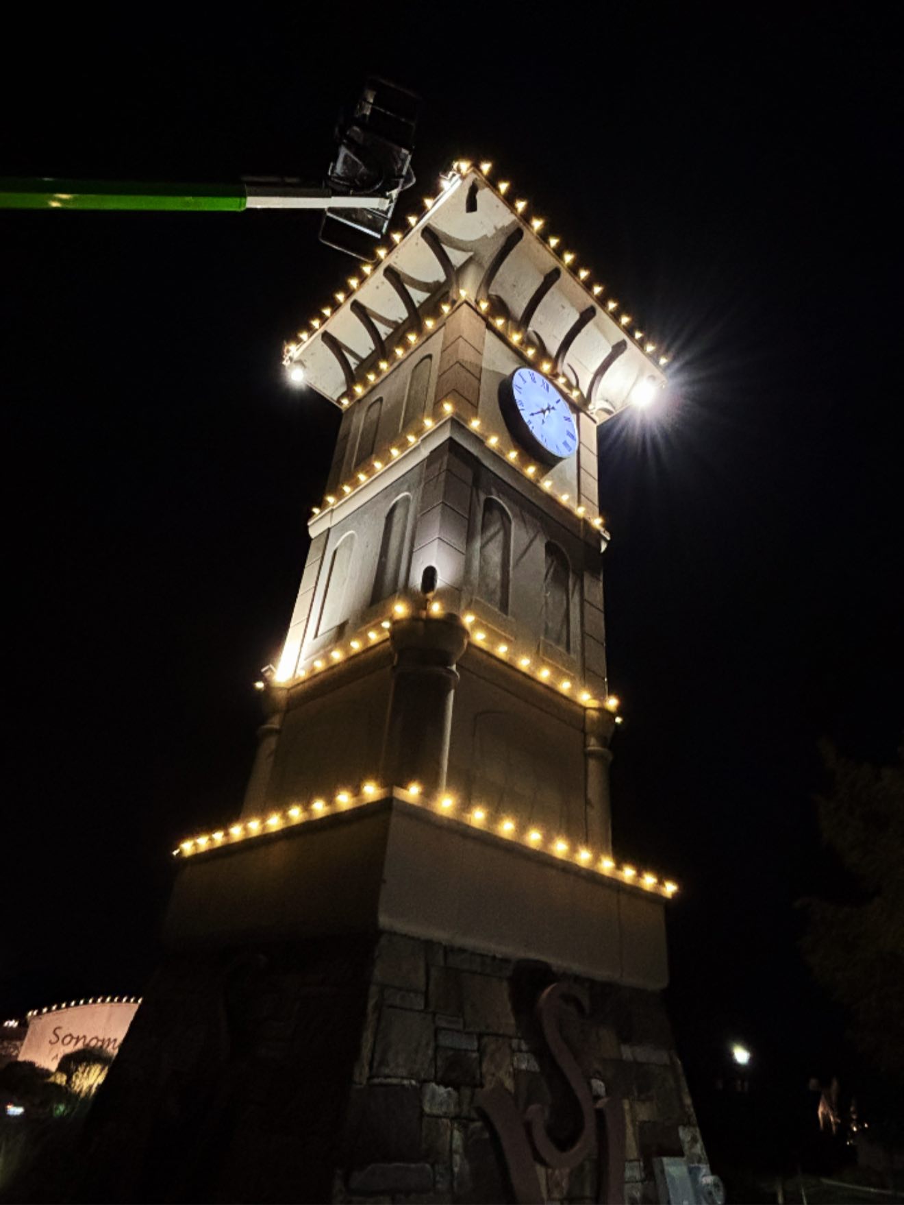 Commercial Christmas lighting installation, photo 63 of 114