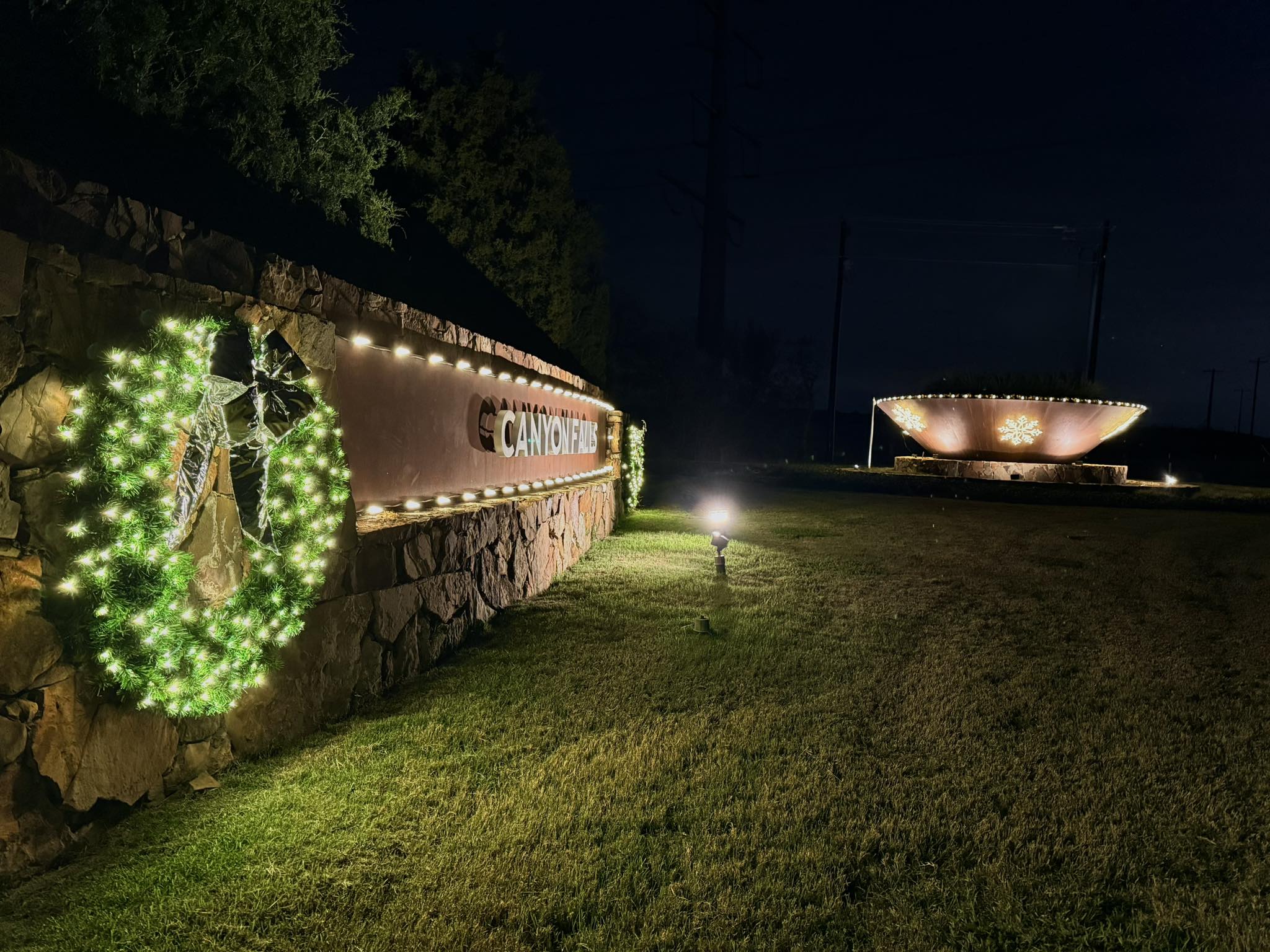 Commercial Christmas lighting installation, photo 68 of 114