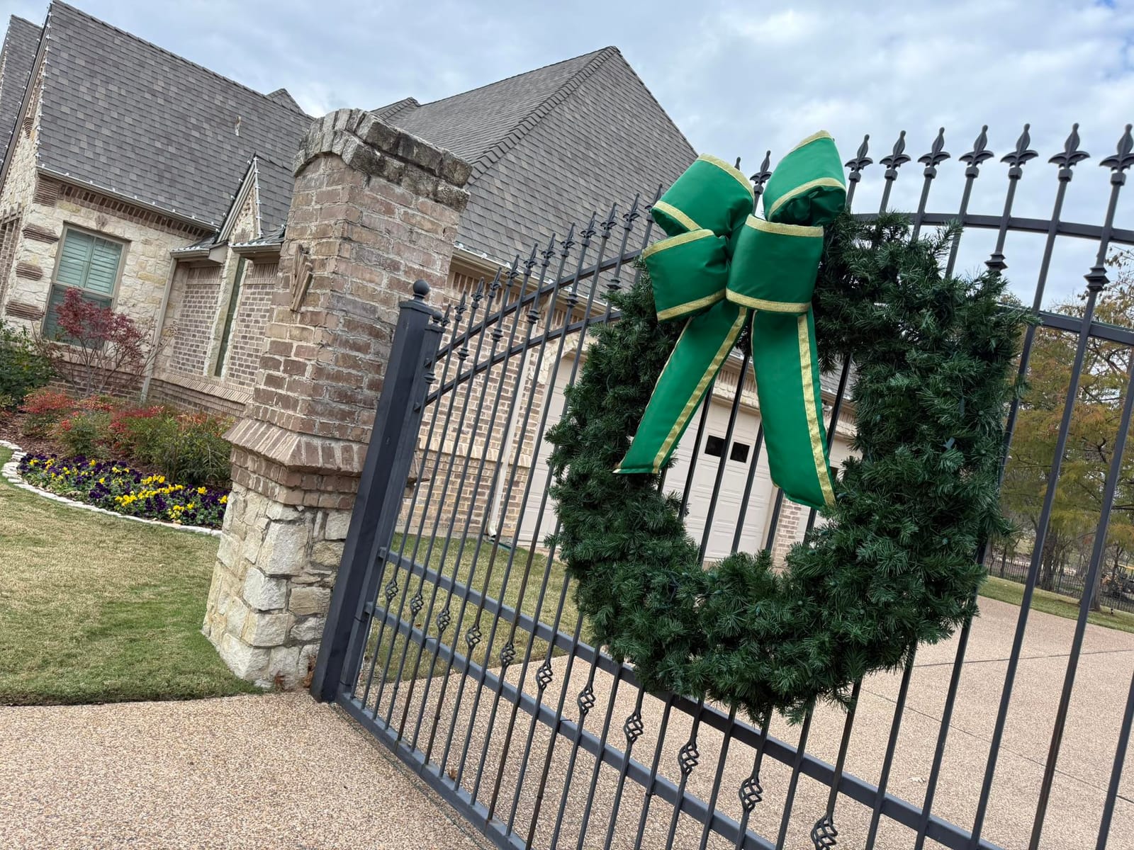 Commercial Christmas lighting installation, photo 70 of 114