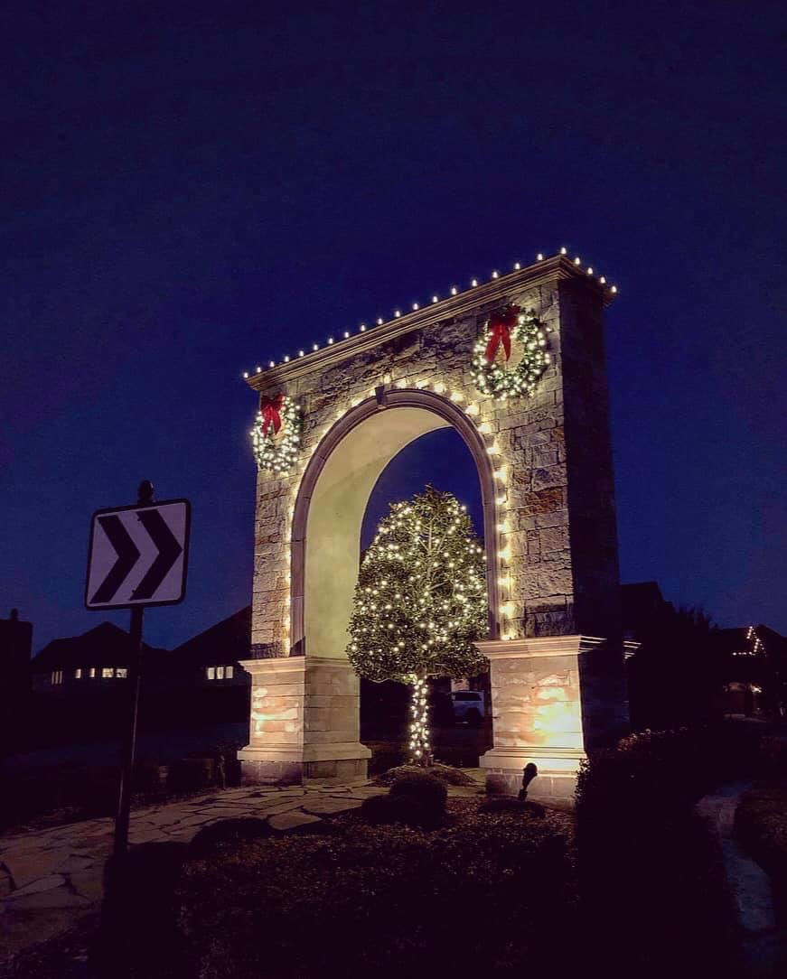 Commercial Christmas lighting installation, photo 89 of 114