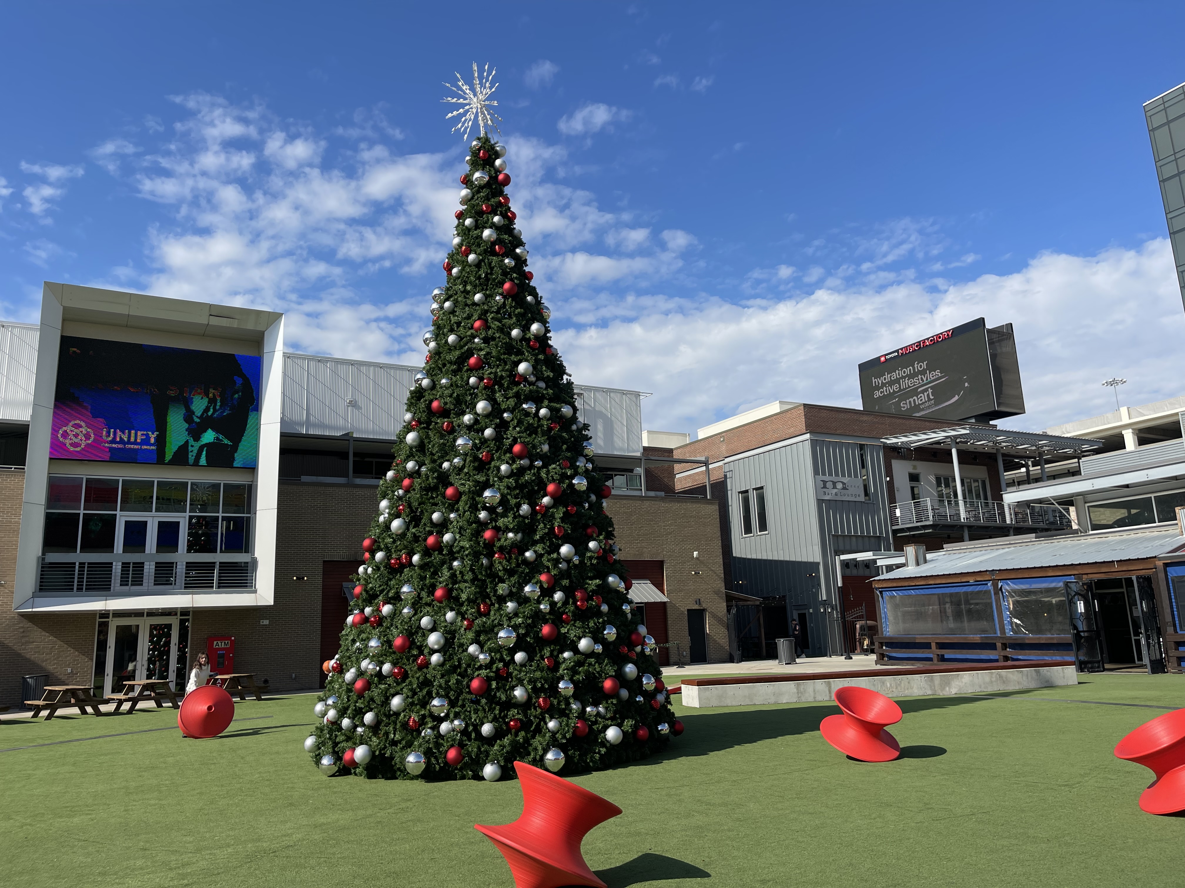 Commercial Christmas lighting installation, photo 108 of 114