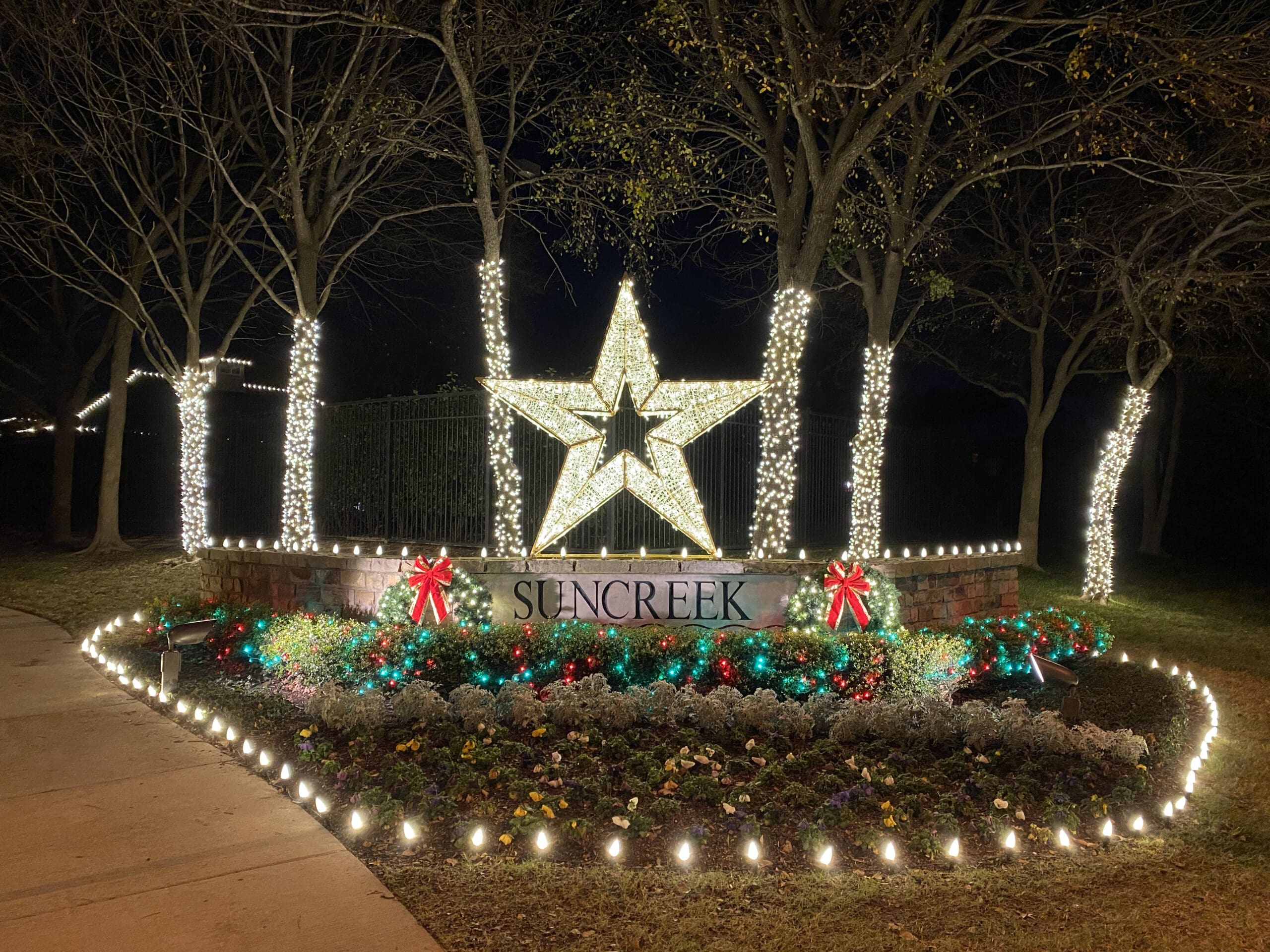 Commercial Christmas lighting installation, photo 38 of 114