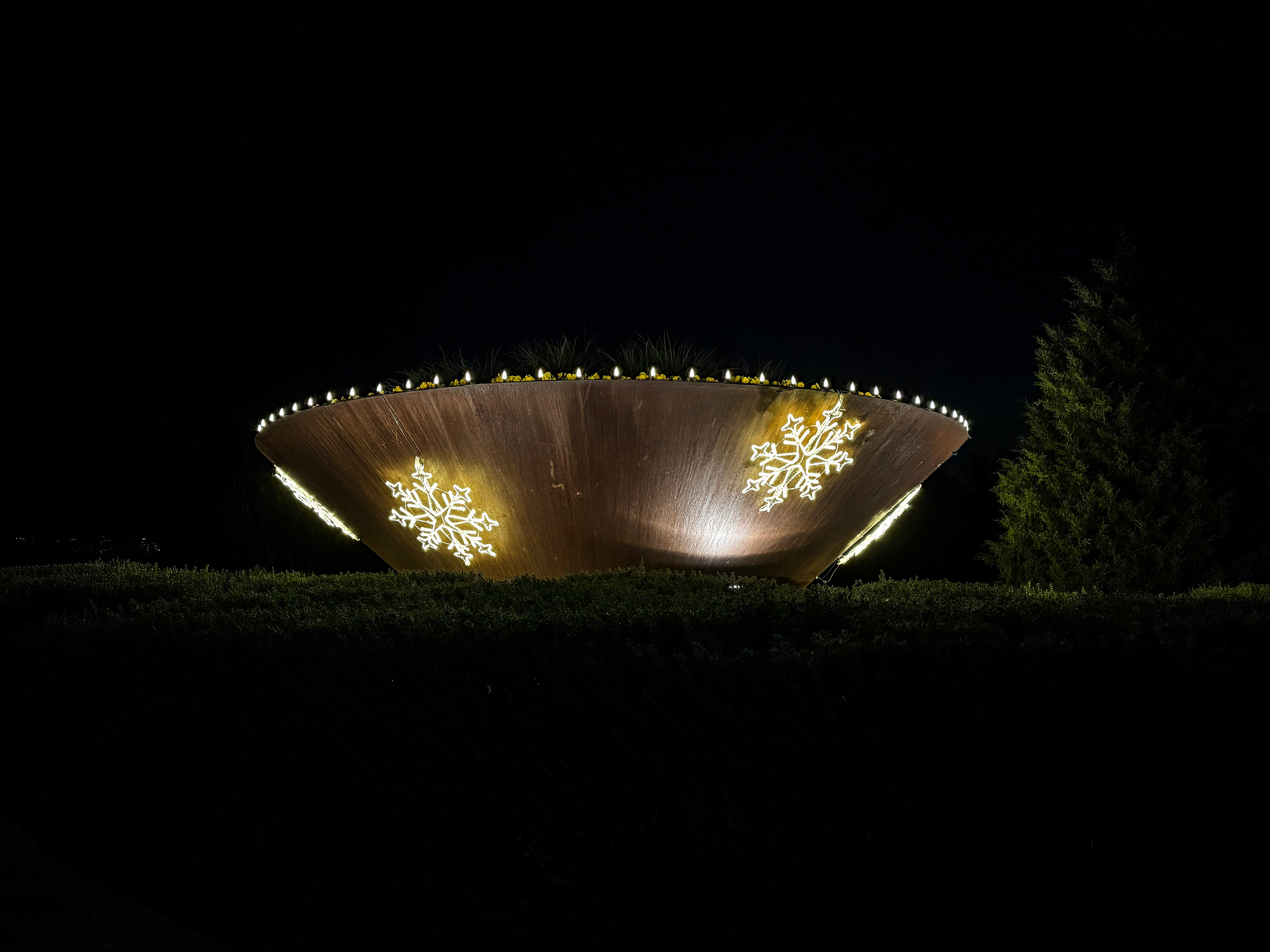 Commercial Christmas lighting installation, photo 105 of 114