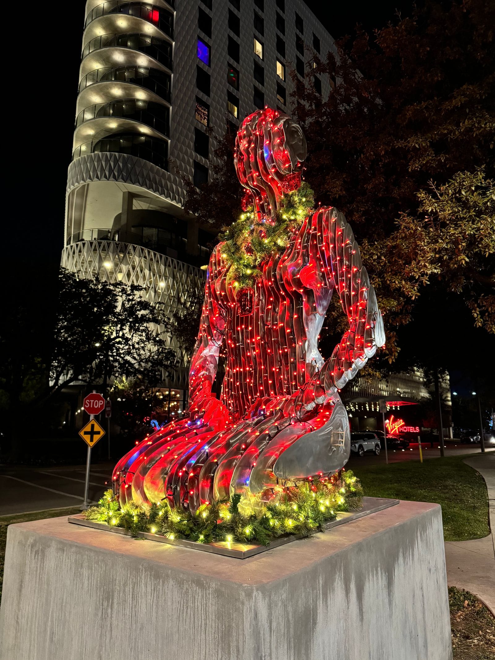 Commercial Christmas lighting installation, photo 3 of 114
