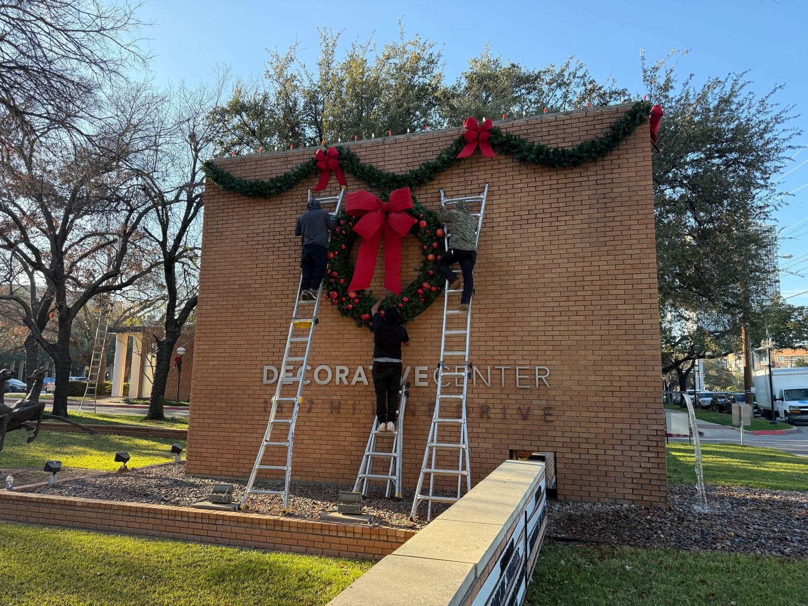 Commercial Christmas lighting installation, photo 6 of 114