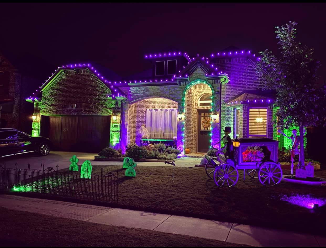 Residential Christmas lighting installation, photo 81 of 114