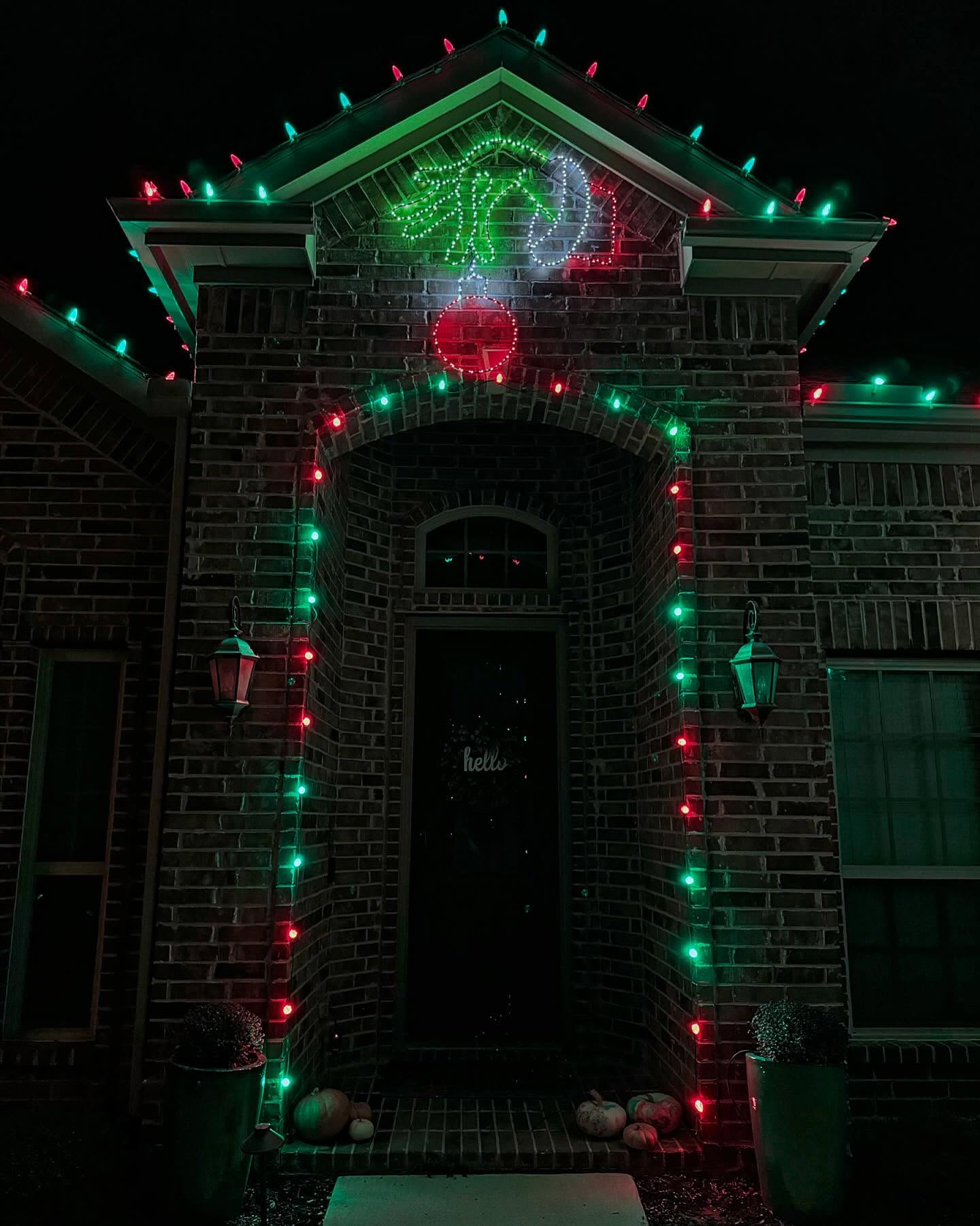 Residential Christmas lighting installation, photo 77 of 114