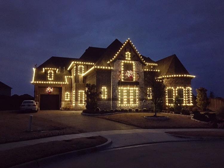 Residential Christmas lighting installation, photo 28 of 114