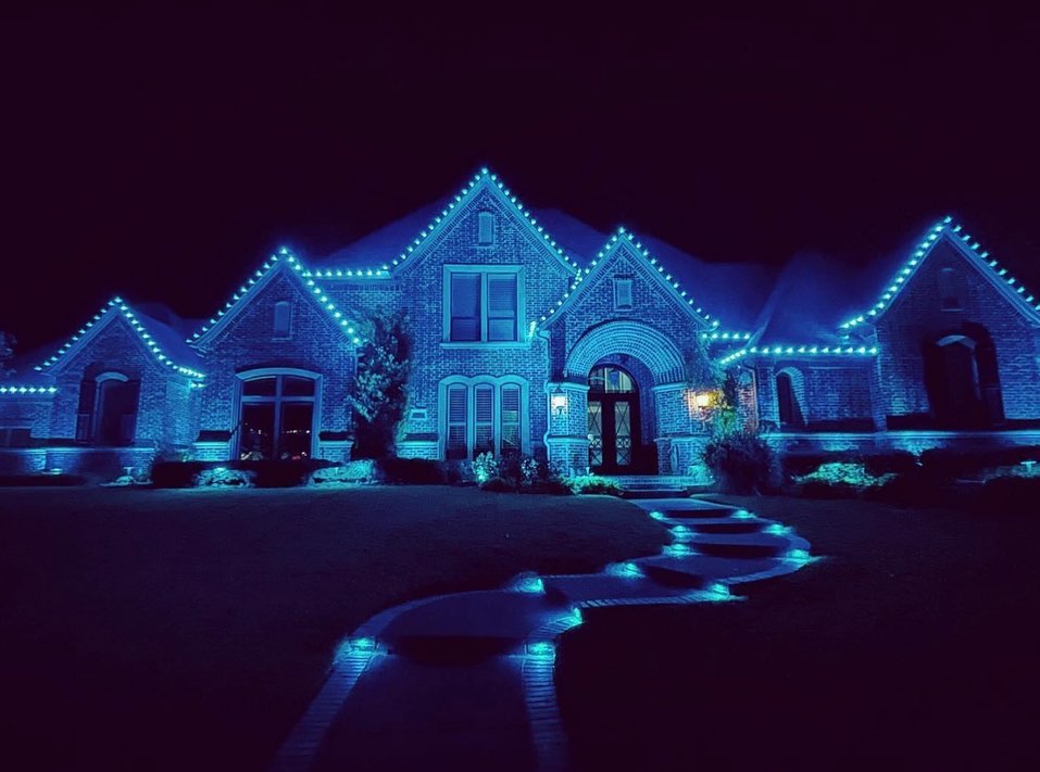 Residential Christmas lighting installation, photo 34 of 114