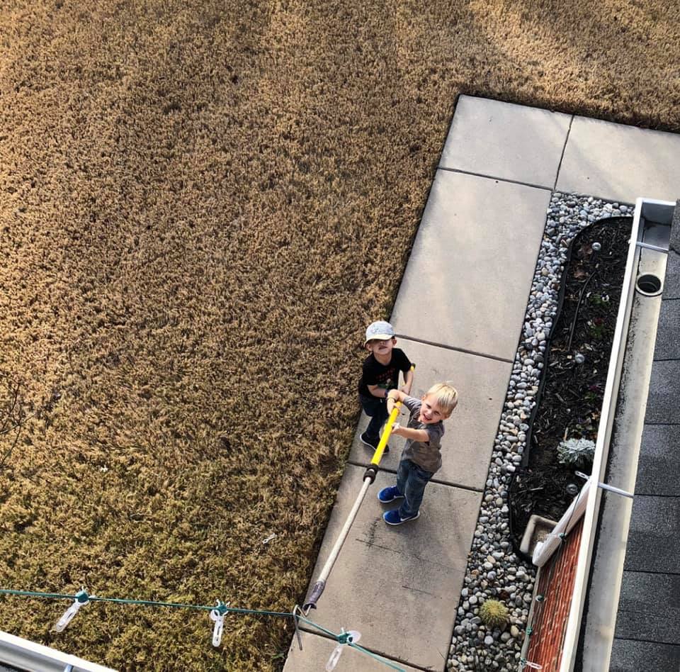 Residential Christmas lighting installation, photo 104 of 114