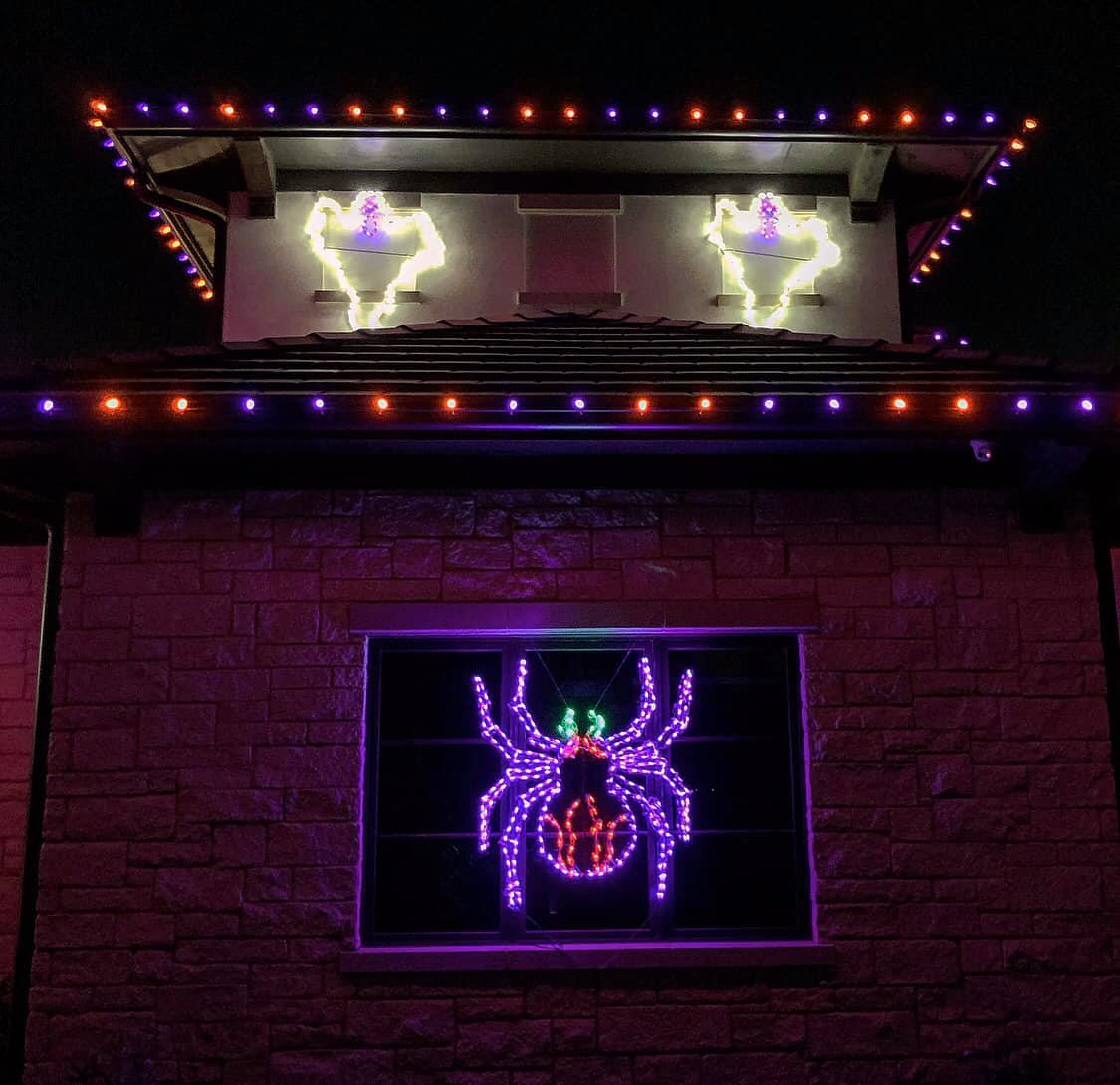 Residential Christmas lighting installation, photo 93 of 114