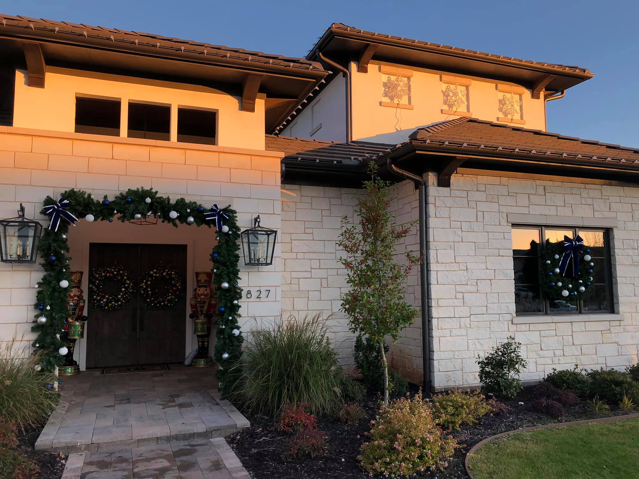 Residential Christmas lighting installation, photo 96 of 114