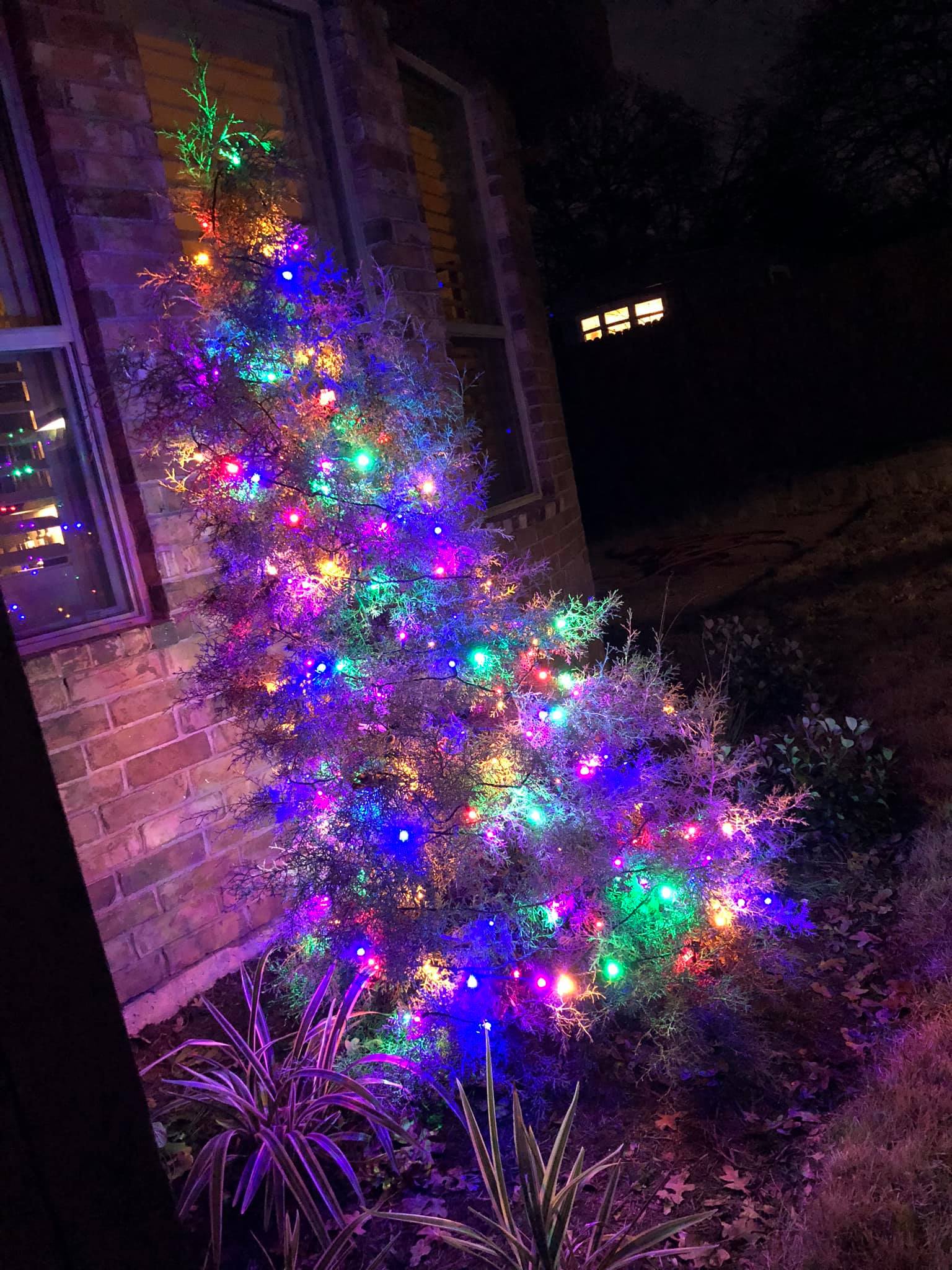 Residential Christmas lighting installation, photo 97 of 114