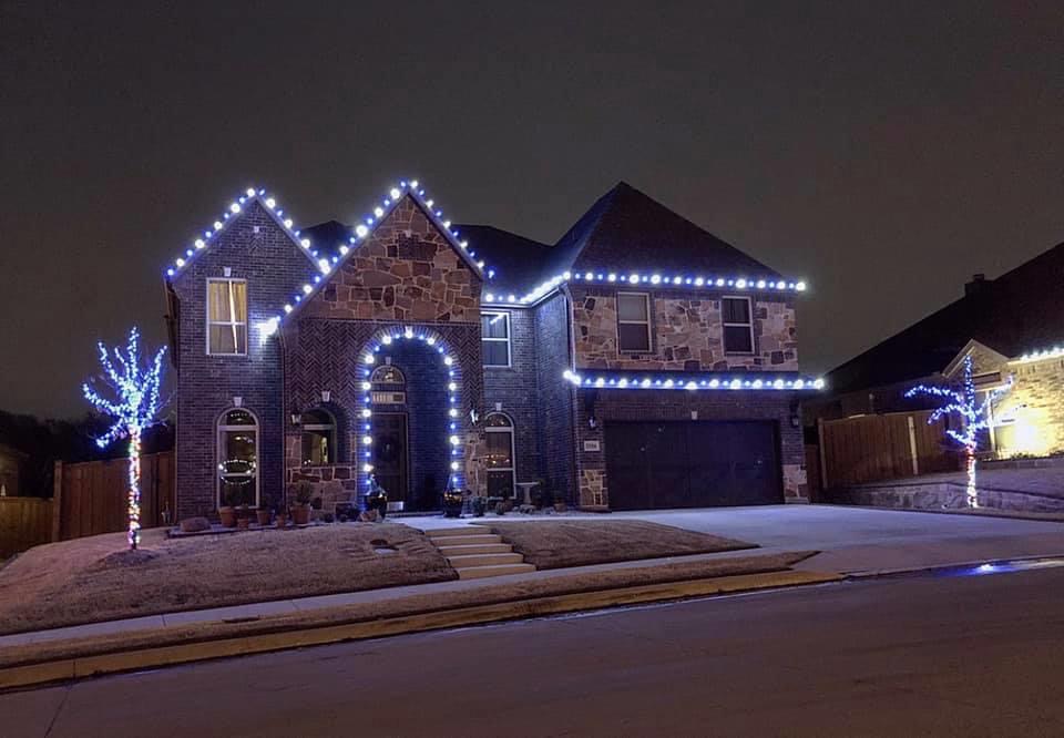 Residential Christmas lighting installation, photo 1 of 114