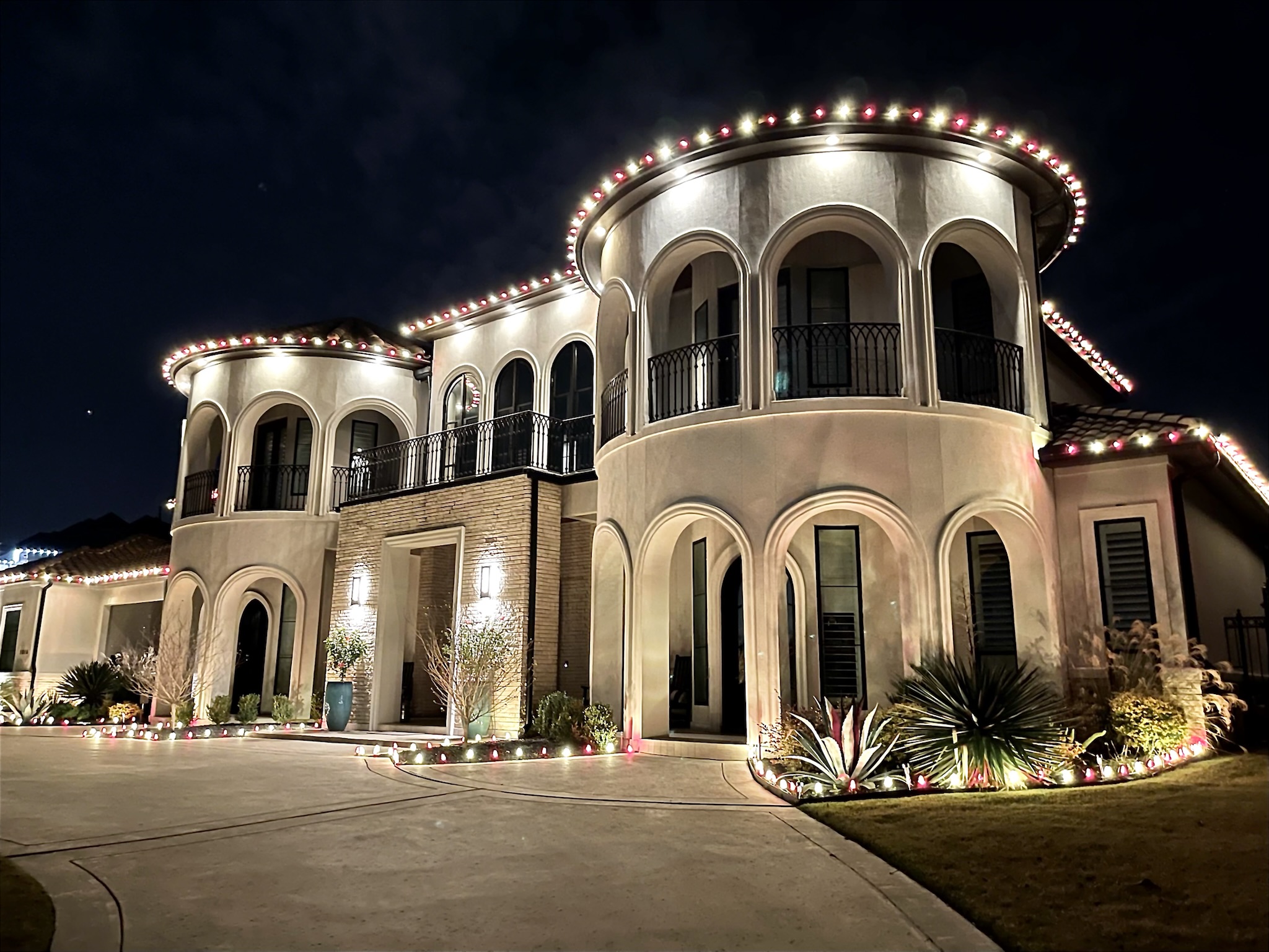 Residential Christmas lighting installation, photo 107 of 114