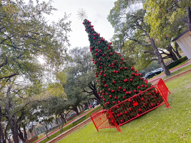 Commercial Christmas lighting installation, photo 12 of 114