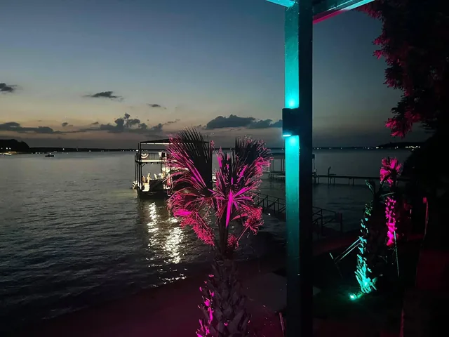 Landscape lighting installation, photo 46 of 114