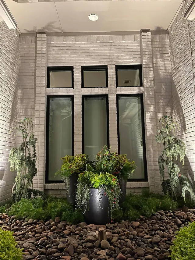 Landscape lighting installation, photo 84 of 114