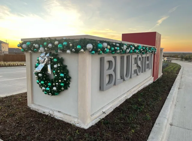 Commercial Christmas lighting installation, photo 61 of 114