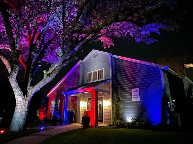 Landscape lighting installation, photo 24 of 114