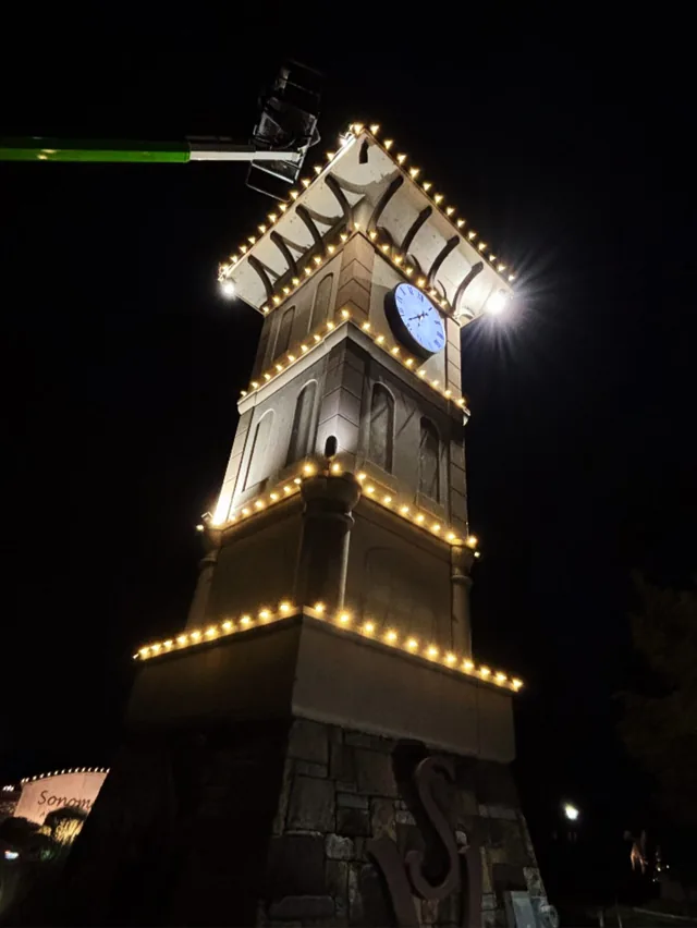 Commercial Christmas lighting installation, photo 63 of 114