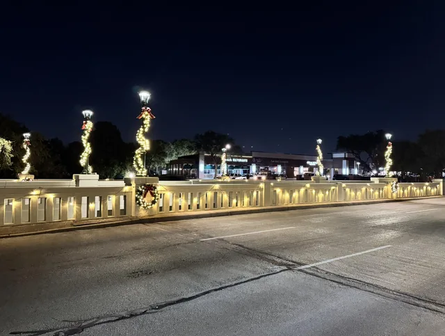 Commercial Christmas lighting installation, photo 62 of 114