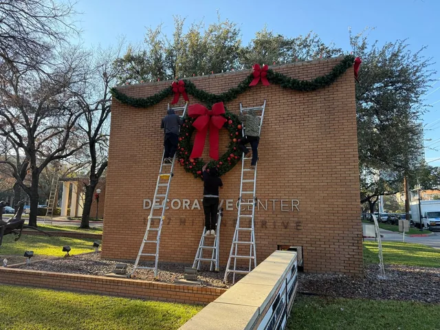 Commercial Christmas lighting installation, photo 6 of 114