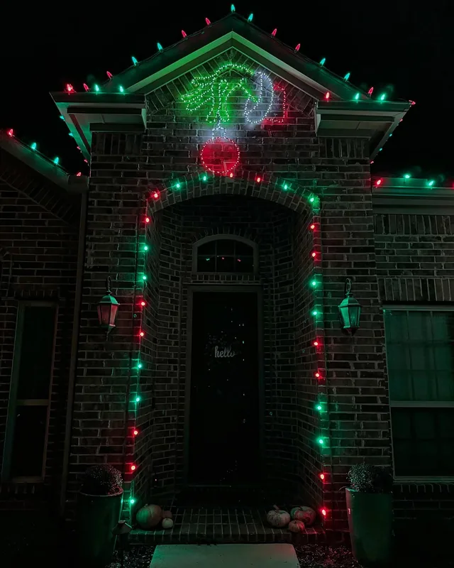 Residential Christmas lighting installation, photo 77 of 114