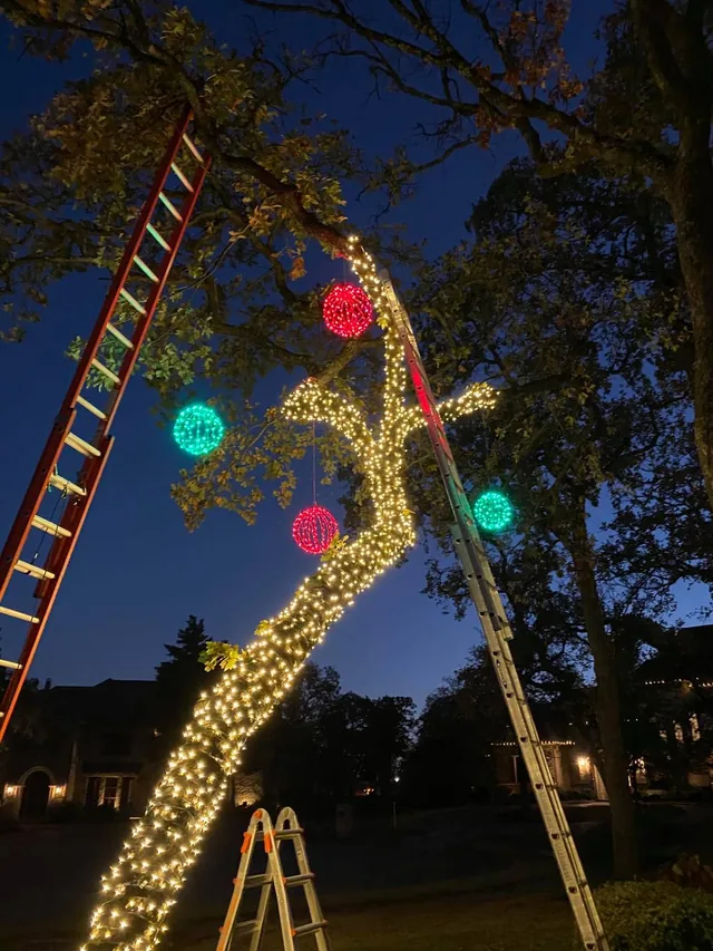 Residential Christmas lighting installation, photo 86 of 114